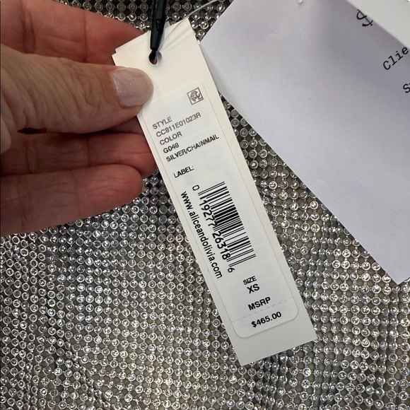 ❄️☀️Alice + Olivia Silver Sequin Camisole - Picture 3 of 5